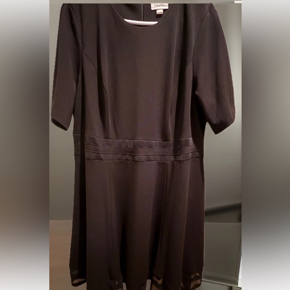 Calvin Klein Elegant Black  Dress Flowy skirt, Eye catching sheer hem Size 18